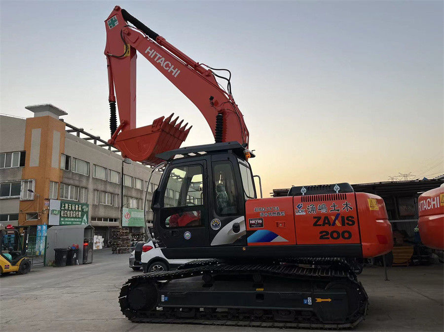 日本2021年使用 ヒタチ ZX200 掘削機 状態良好 赤色