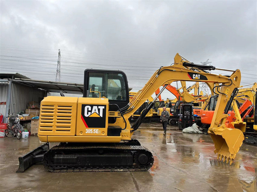 小型掘削機 CAT 305.5E2 中古水力掘削機 刃付き 5 トン重量