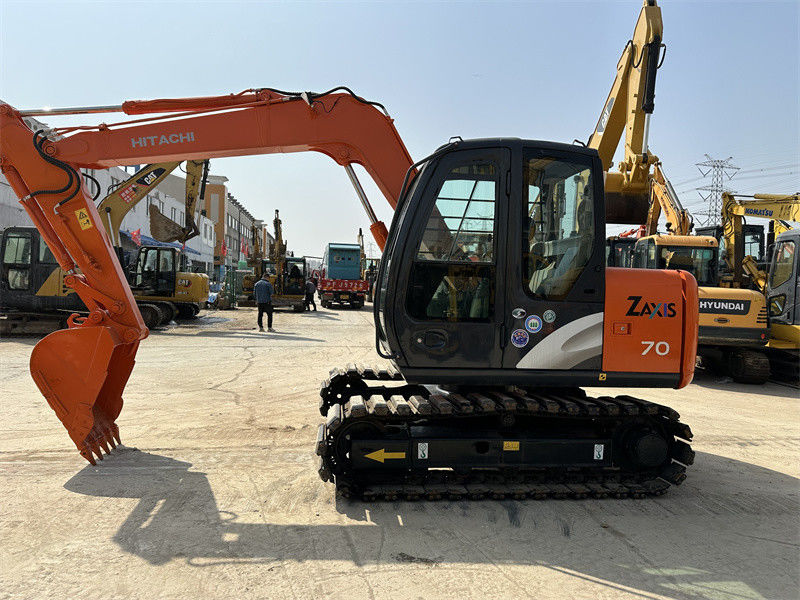 使用済みヒタチZX70ミニ掘削機 ゴムトラック7トンの鉱山掘削機