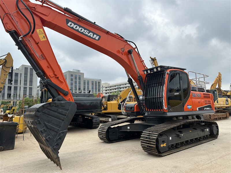 180 KW エンジンパワー 1.2 M3 バケット容量の Doosan DX260 中古掘削機