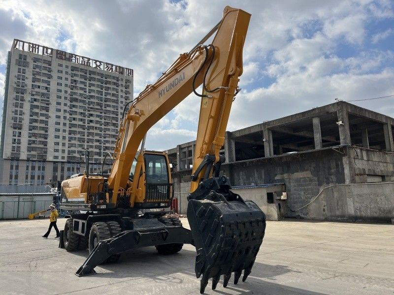 中古ハインダイ 210w-9ホイール掘削機 21トンの中型の中古掘削機