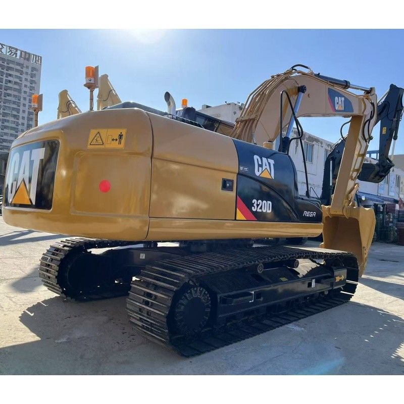Caterpillar 320 D 電動エンジン C6.4 エンジンを備えた掘削機