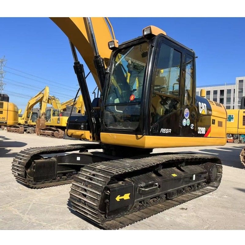 Caterpillar 320 D 電動エンジン C6.4 エンジンを備えた掘削機