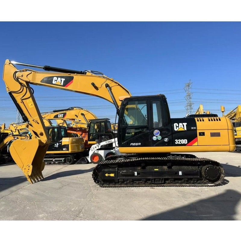 Caterpillar 320 D 電動エンジン C6.4 エンジンを備えた掘削機