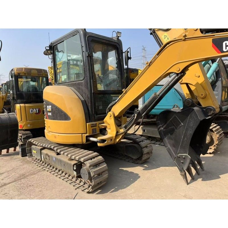 小規模な建設現場や狭いスペースのための小型 CAT 303E 掘削機