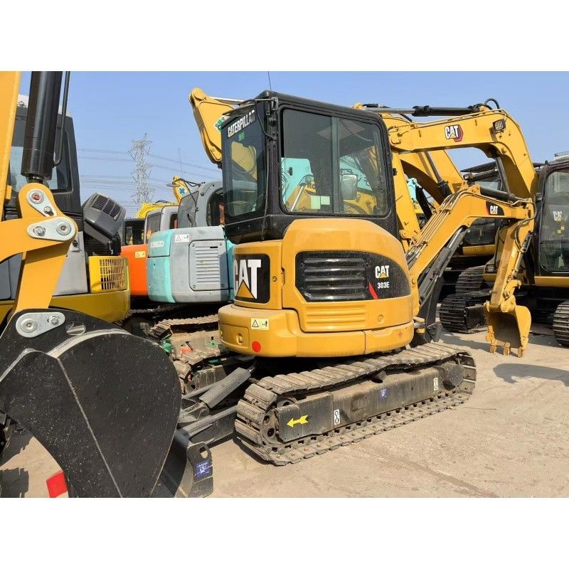 小規模な建設現場や狭いスペースのための小型 CAT 303E 掘削機