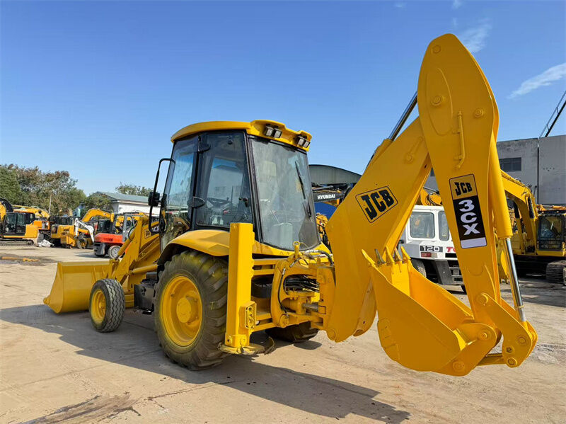 中古のJCB 3CXバックホーローダー、バケット容量1.1m3、出力81kw、1年保証付き