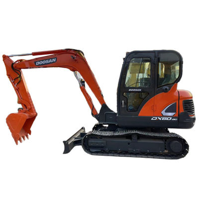 刃のDozerとの使用されたDoosan DX60 9Cの掘削機の小型坑夫の高性能
